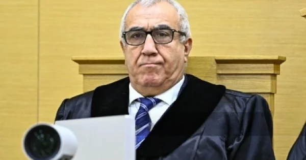 Sabiq hakim vəkillik fəaliyyətinə başladı FOTO