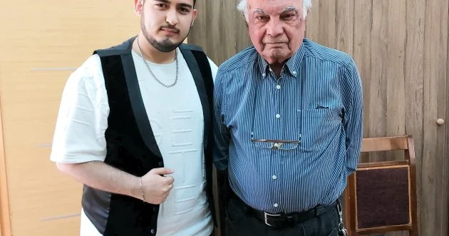 Cavanşir Quliyev Altun Süleymanova öz mahnısını hədiyyə etdi