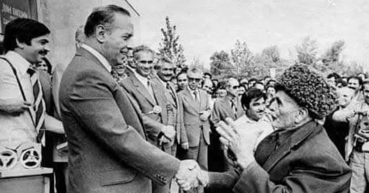 Bir şəklin tarixçəsi İlqar Əlfi yazır
