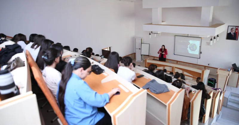Qloballaşan təhsil siyasətinə baxış: sərt faktlarla yumşaq idarəetmə və bilik iqtisadiyyatı seminar