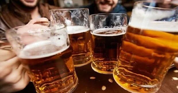 Pivə içənlərə XƏBƏRDARLIQ: Xərçəng və sonsuzluq təhlükəsi