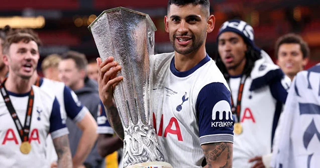 UEFA medal qalmaqalına görə üzr istədi