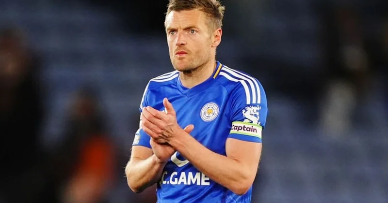 Valensiya 38 yaşlı futbolçunu transfer etmək istəyir