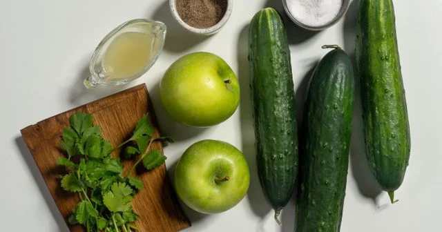 Almayla xiyar bahalı kremlərdən daha yaxşıdır