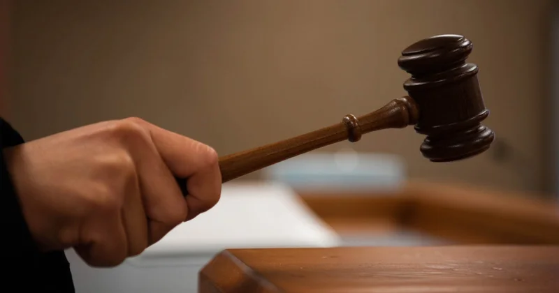 Rüşvət almaqda təqsirləndirilən sabiq ETSN əməkdaşları azadlığa buraxılıb