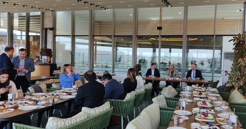 Foruma hazırlıqla bağlı mətbuat konfransı keçirilir YENİLƏNİR FOTOLAR