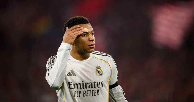 Mbappe “Atletik Bilbao”ya qol vurduqdan sonra Arbeloanı qucaqlayıb FOTO