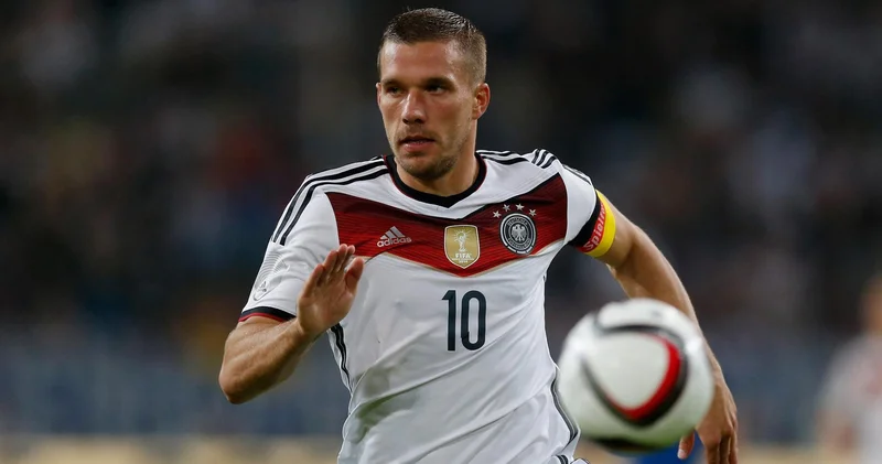 Podolski də butslarını mıxdan asdı
