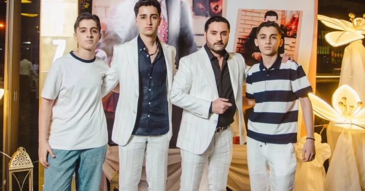İzzət oğulları ilə kamera qarşısına keçdi
