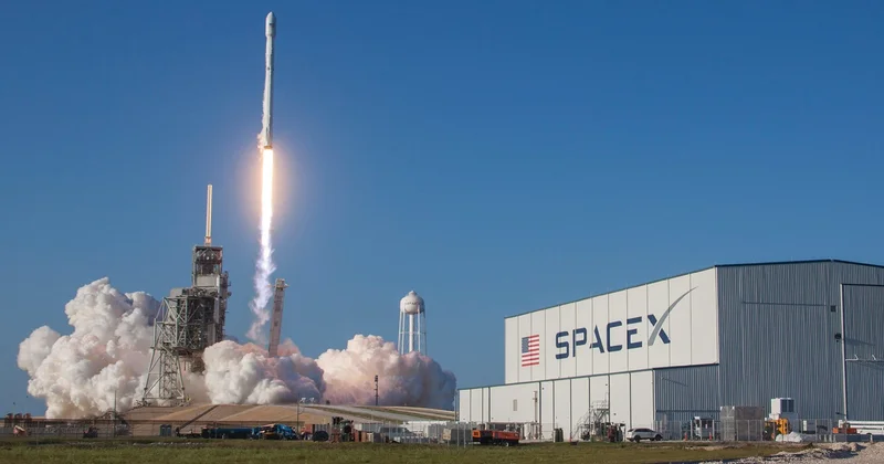 SpaceX провела новый запуск крупнейшей ракеты в истории