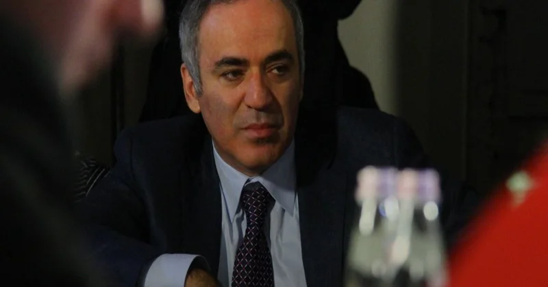 Harri Kasparov beynəlxalq axtarışa verilib