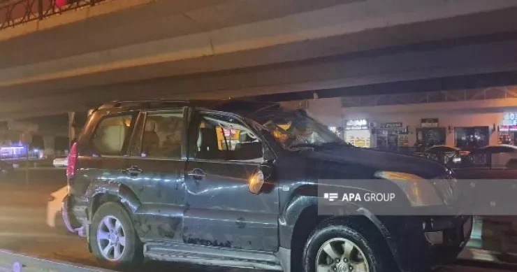 Bakıda “BMW” və “Prado” toqquşdu