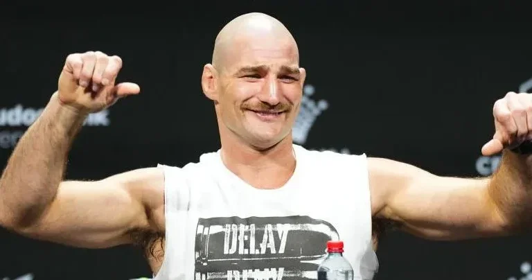 UFC çempionu hokkeyçi ilə döyüşmək istədiyini açıqlayıb