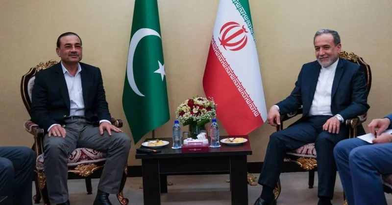 Əraqçi Pakistan ordusunun komandanı ilə ABŞ la danışıqları müzakirə edib