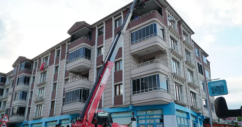 В Турции тело 250 килограммового мужчины эвакуировали погрузчиком ФОТО