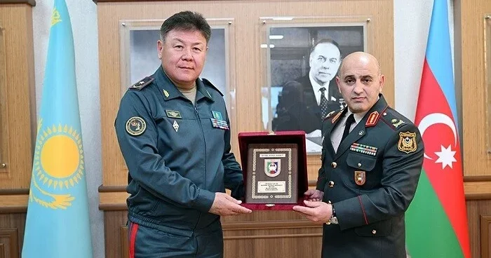 Qazaxıstanlı general Azərbaycana gəldi Foto