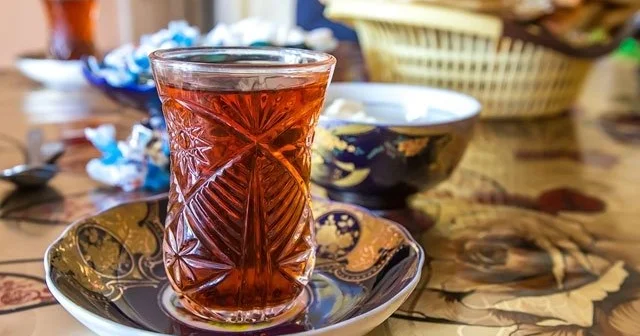 Gündə neçə stəkan çay içmək lazımdır? Həkimlərdən ürək və beyin üçün gözlənilməz xəbərdarlıq