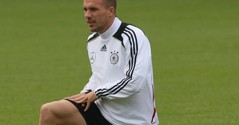 Dünya çempionu Lukaş Podolski karyerasını başa vurub