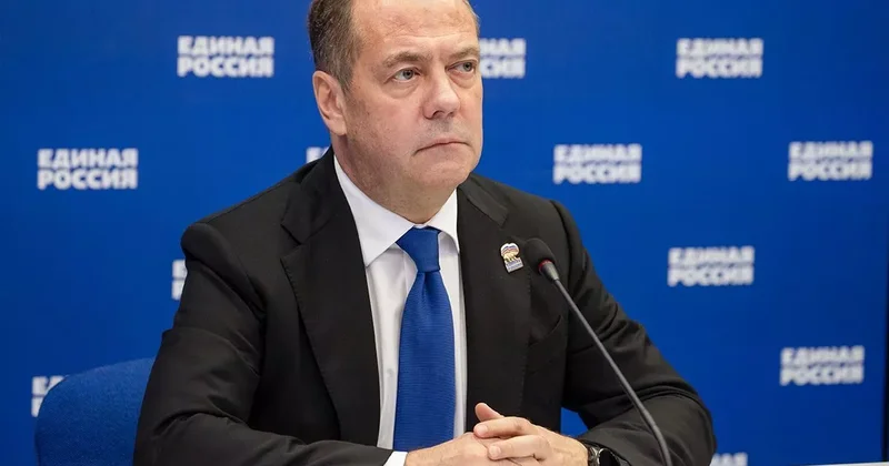 Медведев: Население Армении прогонит Пашиняна