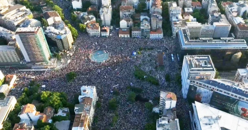 Многотысячный митинг в Белграде видео