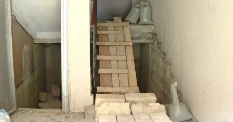 Bakıda binanın pilləkəni çökdü VİDEO