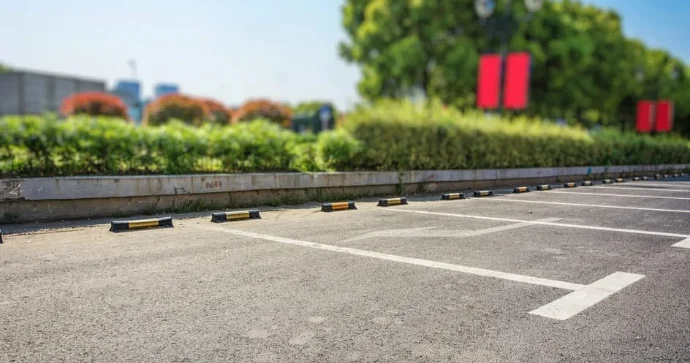 Üç uşaq dünyaya gətir, parklama pulsuz olsun