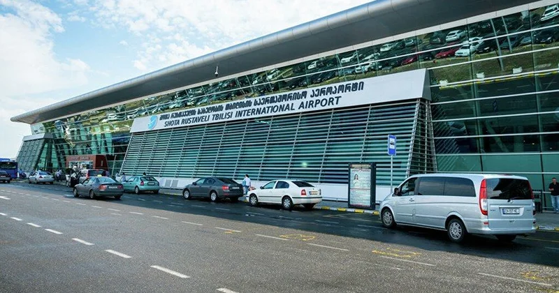 Yeni Dehli Nyu York marşrutu üzrə hərəkət edən htəyyarə Bakıya məcburi eniş edib Səbəb