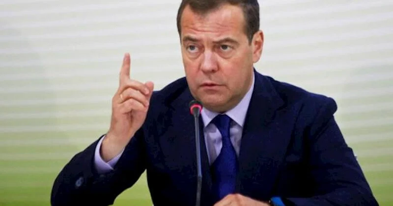 Təbriklər, Tramp! Medvedev bəzi ölkələrin İrana nüvə silahı verəcəklərini açıqladı