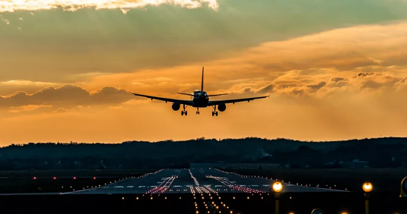 Самолет AZAL вернулся в Баку после закрытия воздушного пространства Катара
