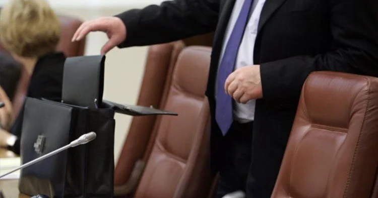 Bəzi məmurlar vətəndaşları incidir, hətta zülm edirlər Deputatın SİYAHISINDA KİMLƏR VAR?
