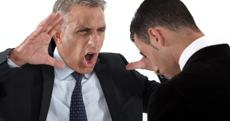 Rəhbərlər niyə işçilərə qışqırır?