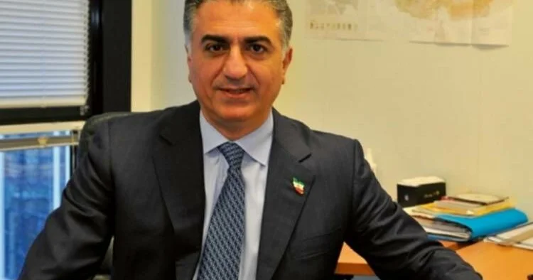 İranda hakimiyyət dəyişir: Şahın oğlu konqresmenlərlə görüşdü