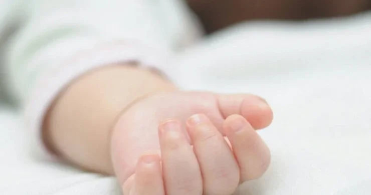 Çaydan yeni doğulmuş körpə meyiti tapıldı