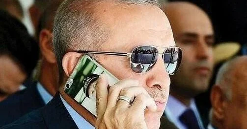 Ərdoğana zəng gəldi, salonu tərk etdi Video