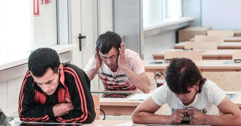 Rusiyada miqrantlar üçün rus dilindən imtahan şərtləri mürəkkəbləşdirilib