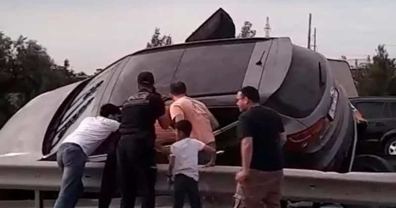 Автомобиль врезался в отбойник, есть пострадавшие ДТП на бакинской трассе / ВИДЕО