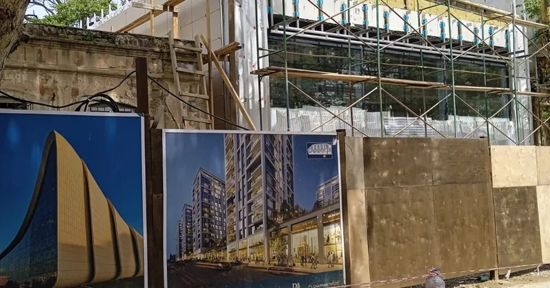 Tikinti şirkəti vətəndaşın evinə girişi bağlayıb Cavid İsmayılov yalnız vertolyotla gedə bilər FOTOLAR