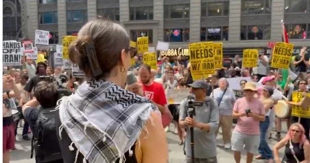 Тысячи американцев протестуют в Нью Йорке против военных действий США в Иране
