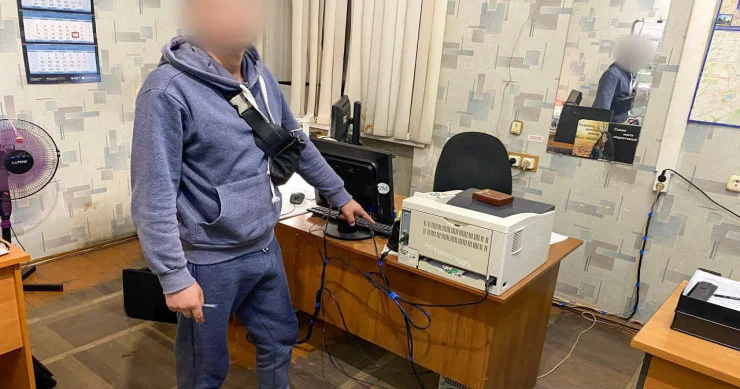 Polis rəisinə rüşvət verən azərbaycanlı narkotacir HƏBS OLUNDU