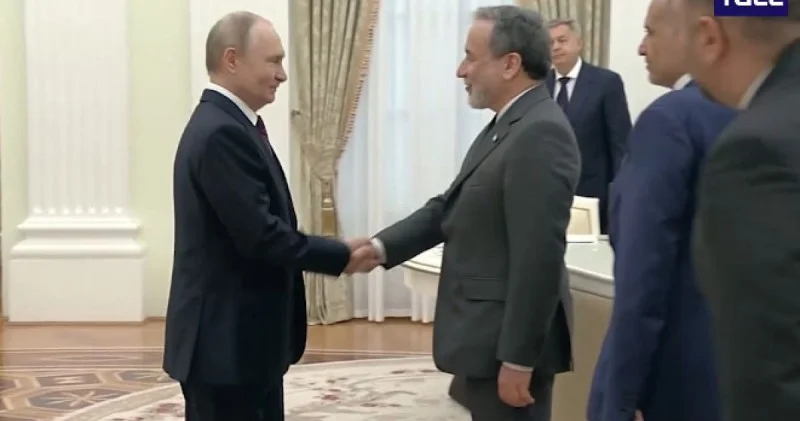 Putin Əraqçini qəbul edib