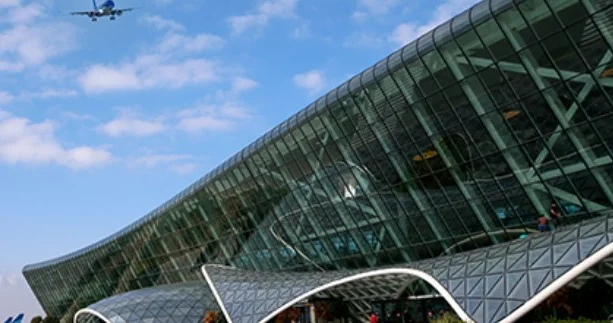 Борт AZAL, летевший в Даммам, вынужденно вернулся в Баку