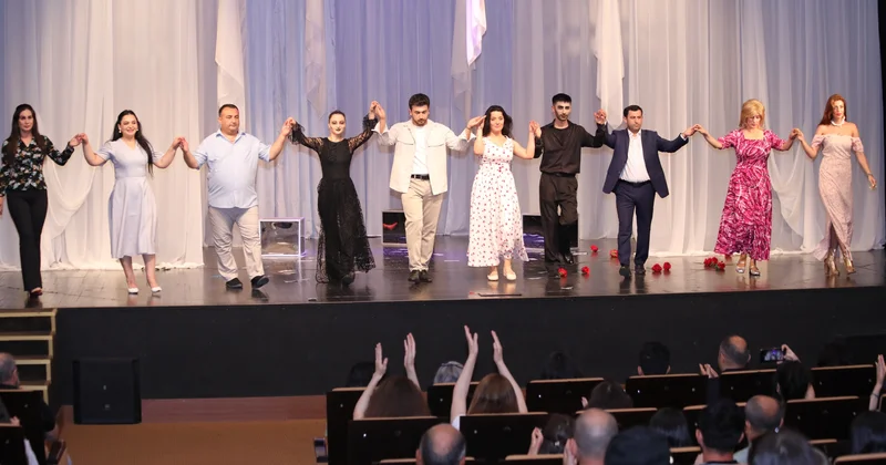 Şəki Dövlət Dram Teatrının səhnəsində “Gəlinlik paltarı” tamaşası təqdim olunub