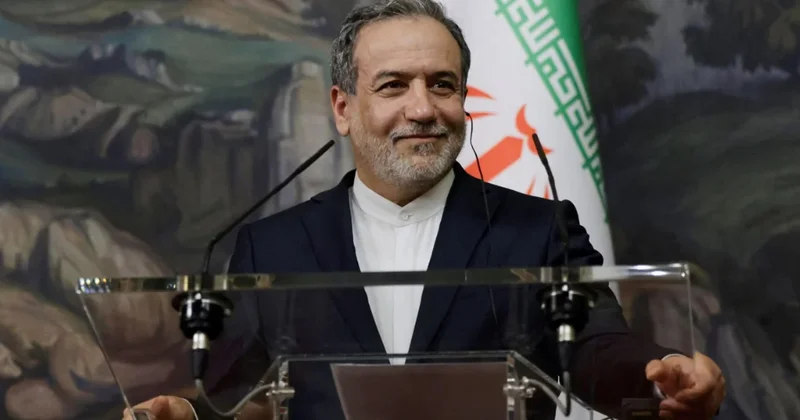İran XİN başçısı Pakistanda məsləhətləşmə aparıb