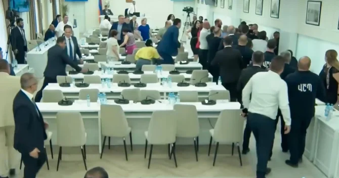İrəvan meriyasında iclas zamanı dava düşüb