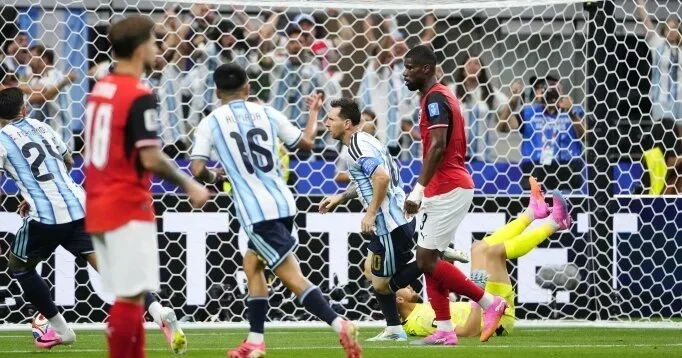 Messi DÇ tarixinin ən məhsuldar oyunçusudu!