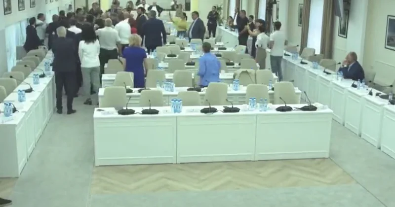 В Ереване подрались депутаты партии Пашиняна и оппозиции Minval Politika