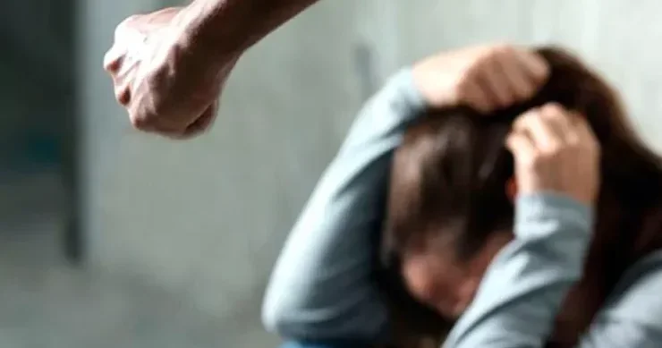 Arvadı yemək hazırlamadı deyə telefonla döydü ŞOK