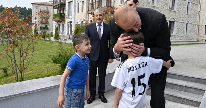 “İlham baba, olar öz telefonumuzla şəkil çəkdirək?”