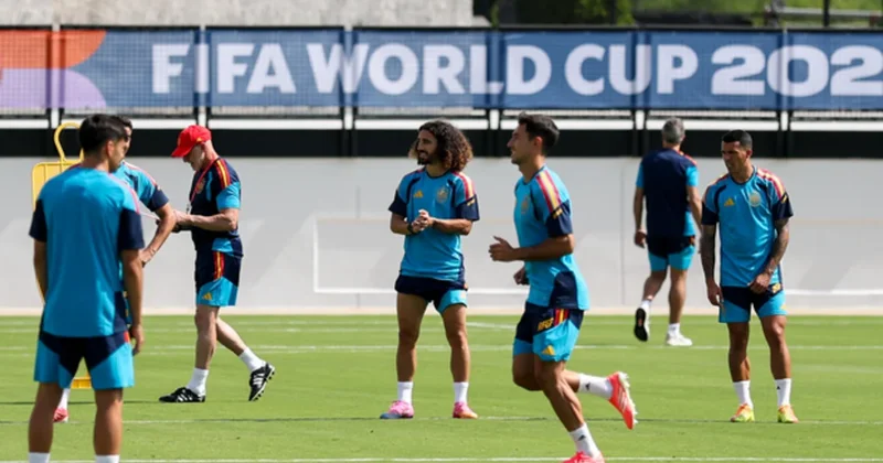 İspaniya millisinin məşqində təhlükə Futbolçular qapalı zala sığındılar