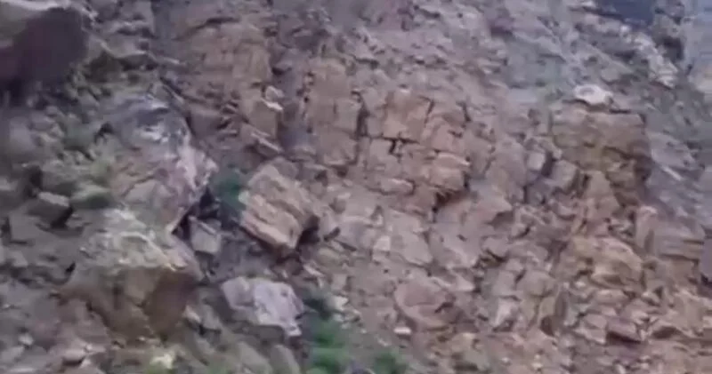 Мощный камнепад накрыл дорогу в Дагестане ВИДЕО